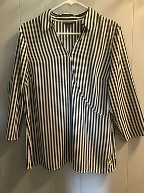 TALBOTS Women’s Black & White Stripped Wrap Blouse size M side zipper 3/4 sleeve